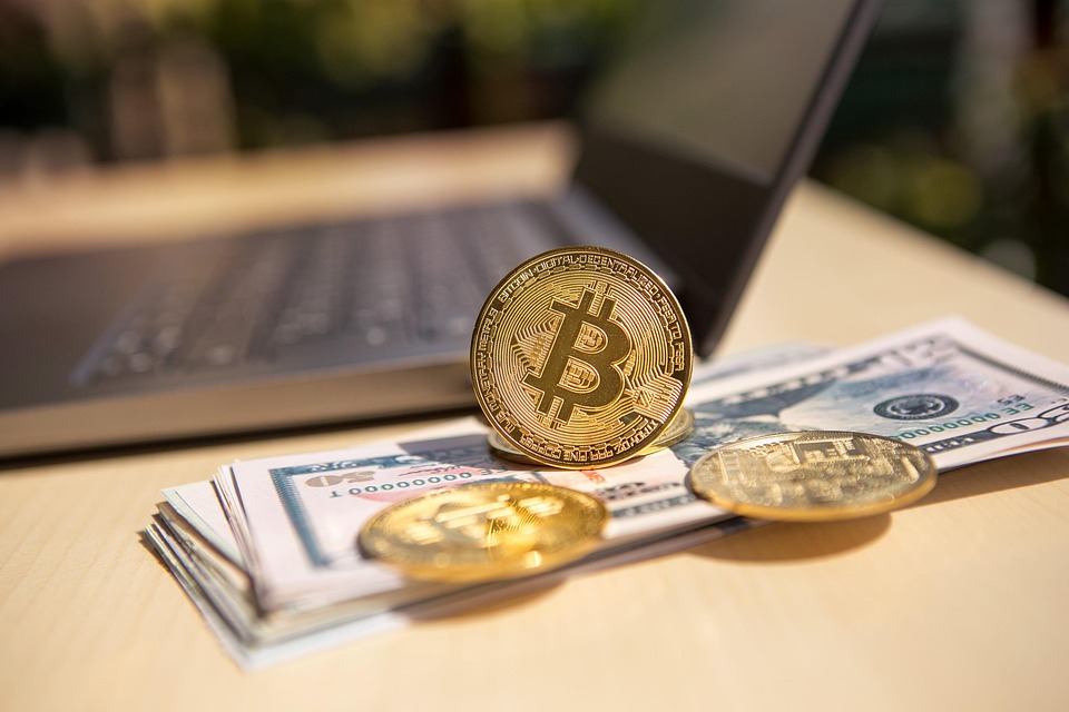 黄金再飙新高！数据：比特币通常在100~150天内跟进拉涨